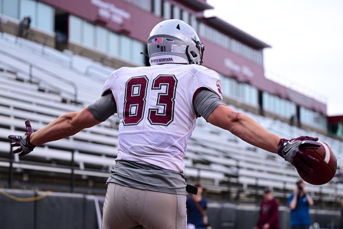 MontanaGrizFB's tweet photo. 👌 Perfect night to play some ball with our brothers!

📰 https://t.co/05lVK4Atti

#GoGriz https://t.co/c3wra1QZhA