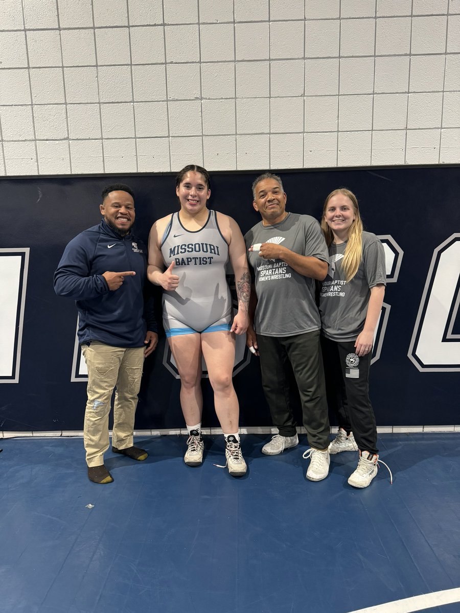 ericacobos24's tweet photo. Thank you Missouri Baptist Women’s Wrestling for the amazing visit, truly a blessing @MBU_Wrestling @PerformanceSpo6 @Blazers_Wrestle @Americas_HS https://t.co/gKFkOEo5Zl
