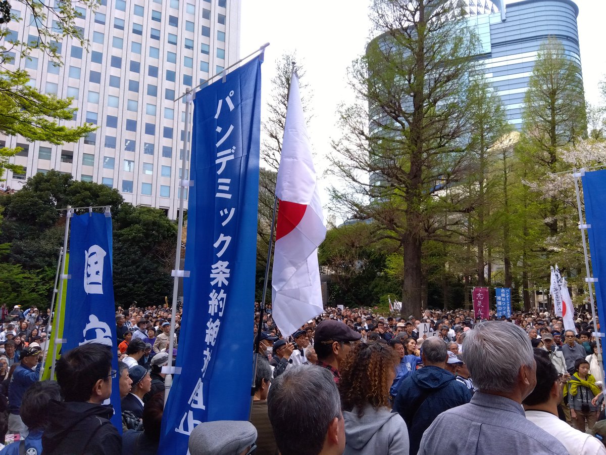 東池袋中央公園！ 今や三千人が公園を埋め尽くしています！