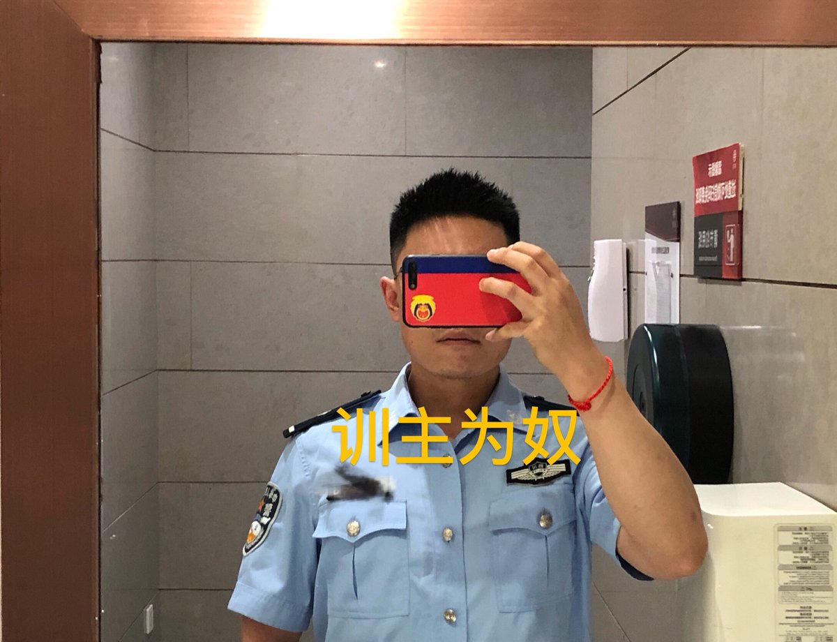 ly5400190's tweet photo. 选择要哪张 https://t.co/C25RrTN0mx