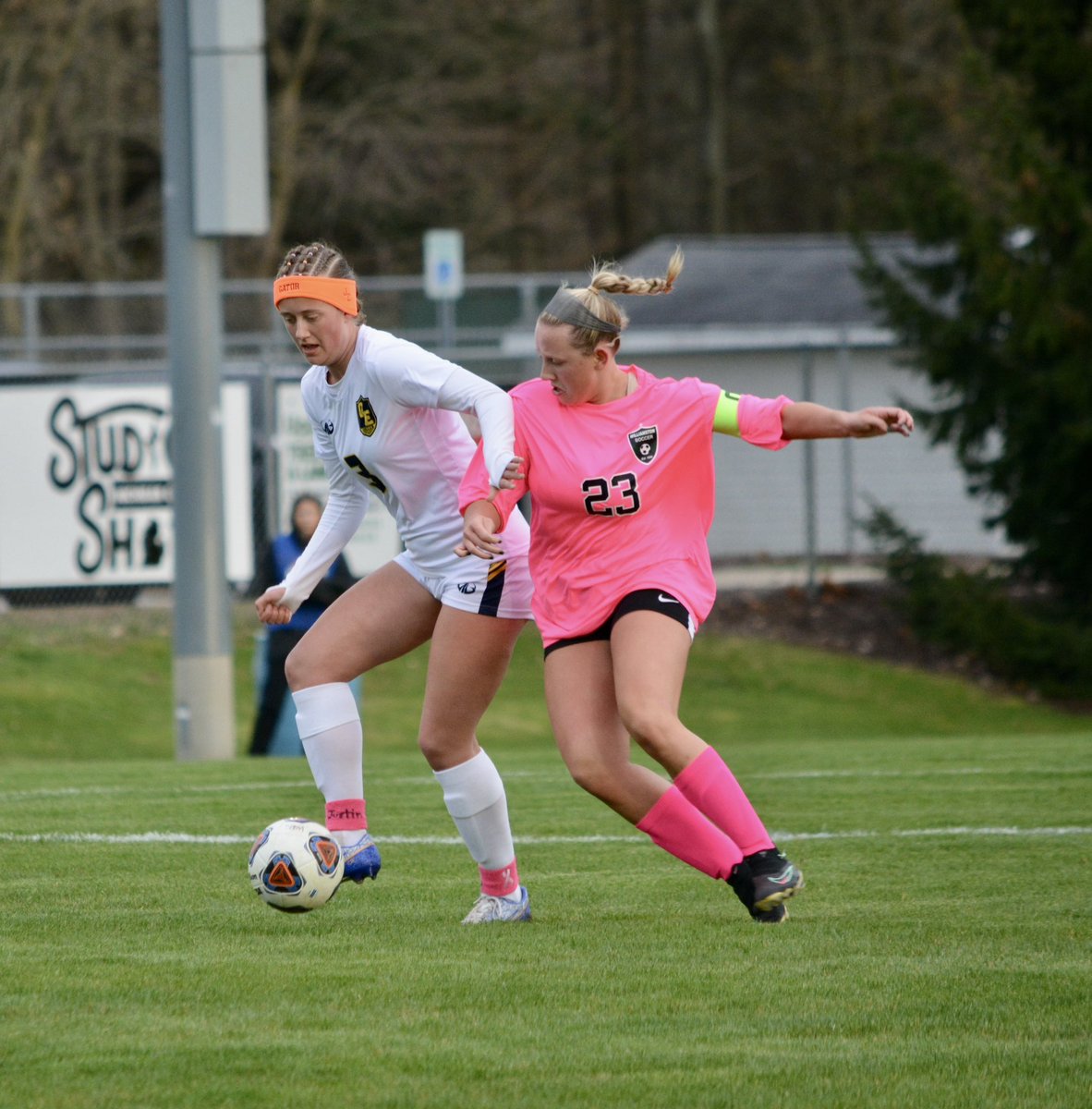 🎀⚽️ Friday's Pink Ribbon Rivalry saw OE draw 0-0 at Williamston. Shoutout to keeper Ava Bates for her 8-save clean sheet &amp; the solid backline of Rian Kirby, Anna Lukas, Dannika Campbell, Gene Hills, &amp; Aly Moore! Next up: Durand, Montrose,