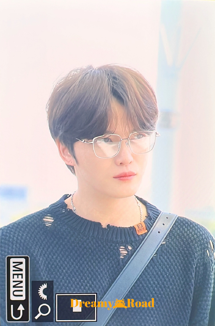 Woahhhh Jaejoong in glasses at the airport looks so handsomeee 

(Credit: 金在中_DreamyRoad)