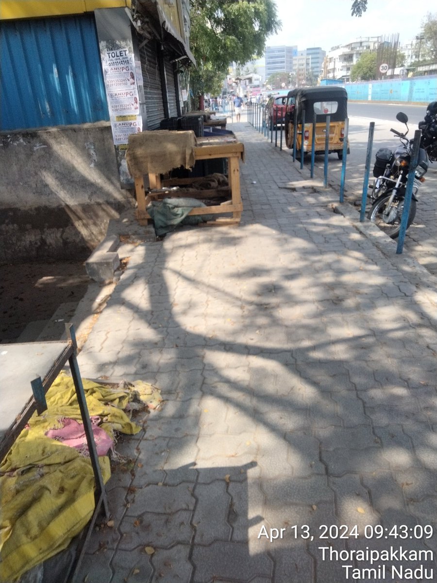 # omr Thoraipakkam # platforms occupied # on going metro train project # no way walking public #sleeping corporation @chennaicorp @chennaipolice_ @Arappor @ChennaiTraffic @CMOTamilnadu @RAKRI1