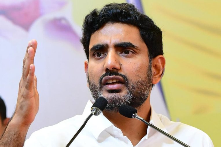 #NaraLokesh Fighting Like A Warrior 

During 2019 Everyone Trolled him  & Criticized Him But He Answered Everyone With His Yuvagalam Yatra & He Lost In MANGALAGIRI during 2019 Election But Not Taken back.. Since 2019 He's With MANGALAGIRI People & Contesting As MLA 

Asalu TDP…