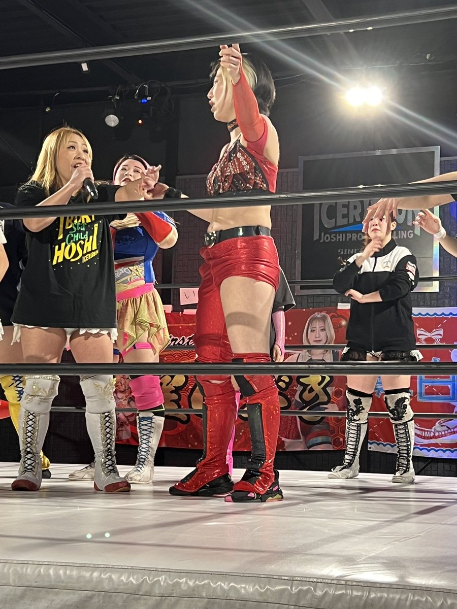 #iceribbon 
ウナギ・サヤカ 選手MIOレフェリーを挑発。紆余曲折のすえ

#ウナギ・サヤカ 選手& #真白優希 選手
vs
#星ハム子 選手& #咲蘭 選手
決定とのこと