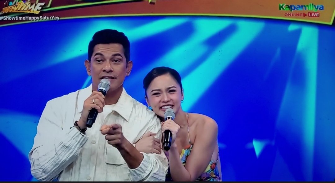 CuddlesJackie's tweet photo. @prinsesachinita and the one &amp; only #MrPureEnergy @GaryValenciano1 🥰
#ShowtimeHappySaturYey https://t.co/t17A3w8H76