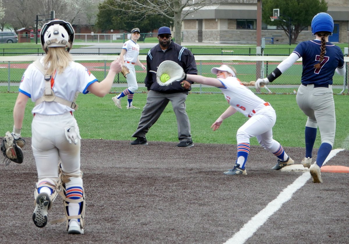 TierReport's tweet photo. HIGH SCHOOL SOFTBALL: MILAZZO THROWS PERFECT GAME AS EDISON TOPS WATKINS GLEN (22 PHOTOS). . . @EHeightsSDAth @EmilyAiello47 

https://t.co/bEQvZYLVeO https://t.co/6LKN1k8DUJ