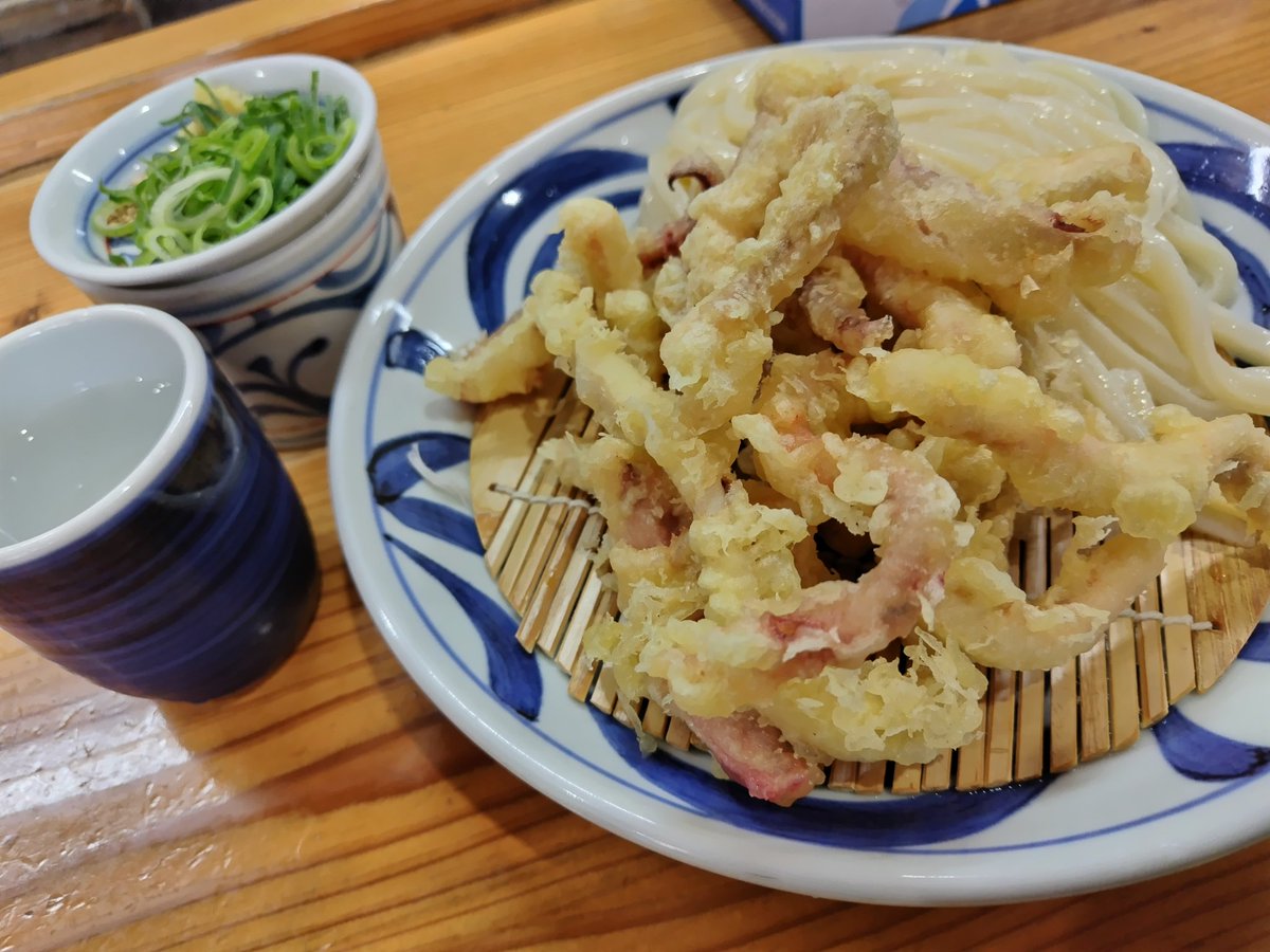 はりやの『げそ天ざるうどん』😋
開店直後を狙いましたが、10:15から並んでぎりぎり2巡目でした。
久々に行ったけど、変わらぬおいしさでした☺️