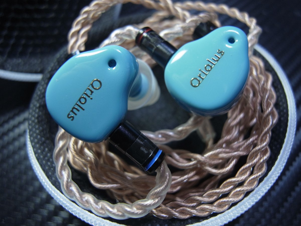 data0x00's tweet photo. ハイブリッドにも手を出した。KZのZSR。それなりにいい音だったけど音漏れがひどく、長持ちせず故障したため、手を出さなくなった。そのあとAUDIOFLYのAF-78を入手、美音だけど耳にフィットせず、AF-140、OriolusのFinschを入手したあとはしばらくBA機に集中することになる。#AUDIOFLY #Oriolus https://t.co/MAsEEi8Uoa