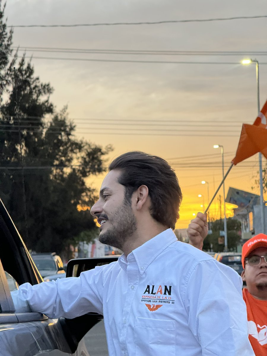 alanspinosa's tweet photo. Cerrando con todo el viernes, les deseo un excelente y bonito fin de semana. 

#HagamosQueSuceda 🍊 🙌🏼 https://t.co/ws1LCyV0Do