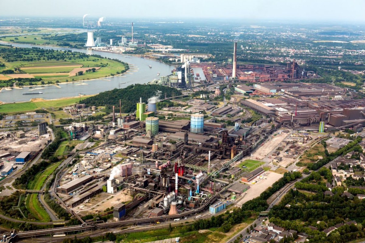 ThyssenKrupp, Germany's largest steel company, has announced that it is reducing steel production by 20-25%, from 11.5 million tons per year to 9 million tons of steel per year.
The surplus manpower of several thousand German proletarians will enter the labor market, where they…
