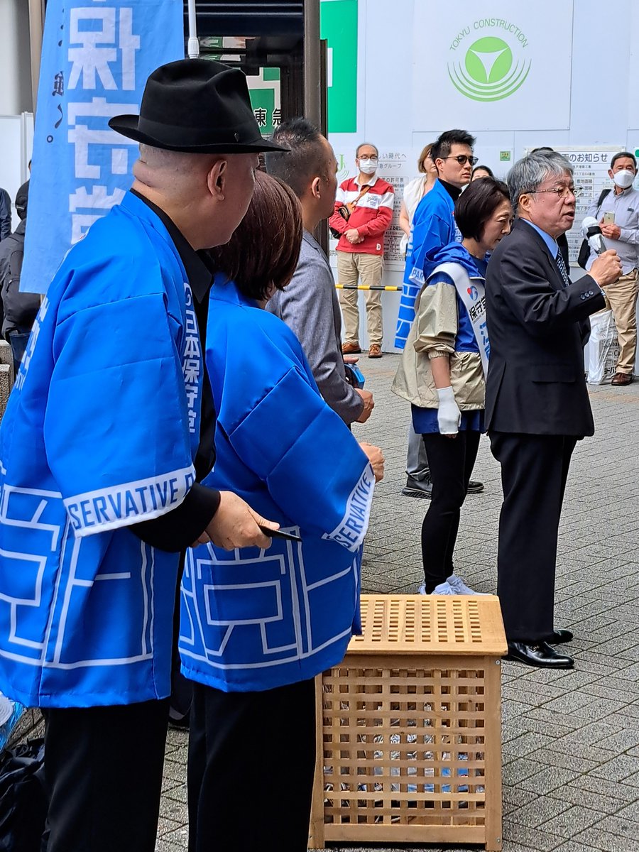 亀戸駅の街宣中の事。百田さんが'菅直人'という言葉を出しました。マイクを受け取った梅原さんが「東北人は3.11と福島の対応で絶対に菅直人は許さない!」とマジでお怒りでした。好好爺と言うには失礼ですが、いつも笑顔の印象が強い梅原さんですが、この時ばかりは激怒している事を強く感じました。