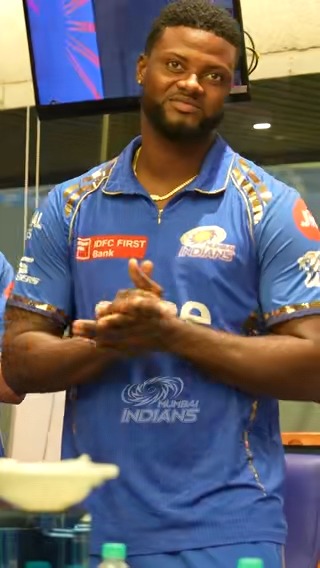 Romario's words of encouragement 💪  📹 Credits: Twitter/mipaltan