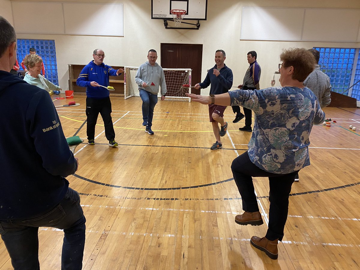 We were delighted to hold our first hurling nursery workshop in Creggs NS with a great turnout & we picked up a few great tips! Every day’s a school day! Watch out for our GoGames workshops coming up 💛💙💛💙 #rosgaa