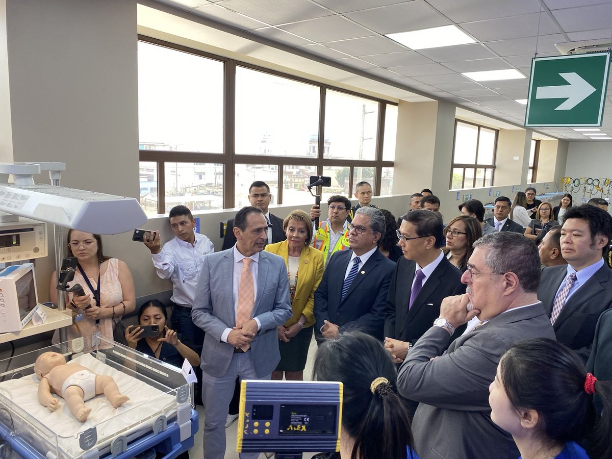 El edificio de Neonatología del San Juan de Dios construido por Taiwán y Guatemala fue entregado hoy por el Embajador Miguel Tsao al Ministro del @MinSaludGuate Oscar Cordón con la presencia del Presidente @BArevalodeLeon.