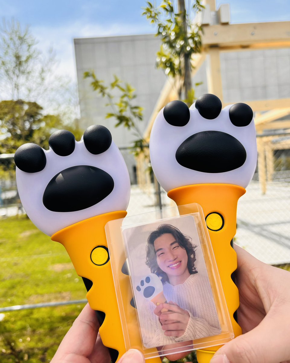 yu_211520e's tweet photo. 久しぶりに🫶🏻
ペンラが可愛い〜🐯
#DAESUNG #DLITE #BIGBANG #대성 #빅뱅 #テソン
​​@d_lable #Ds_IS_ME https://t.co/OvLjICpMG4
