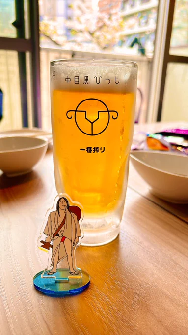 桜を見ながら食べるジンギスカンは最高だぜ 