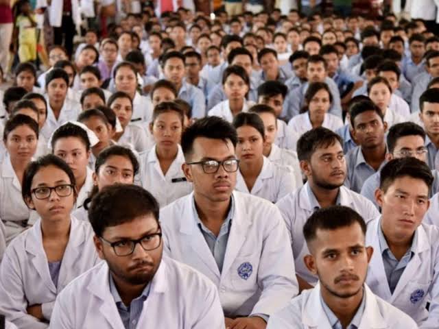 💫 MBBS- mere stepping stone for PG specialization. 💫Quality of lectures- often subpar, bunch of slides downloaded from SlideShare. 💫Overcrowded colleges, unable to cater to the needs of students& faculty 💫 Marred by problems, they are victims & not the direct perpetrators.