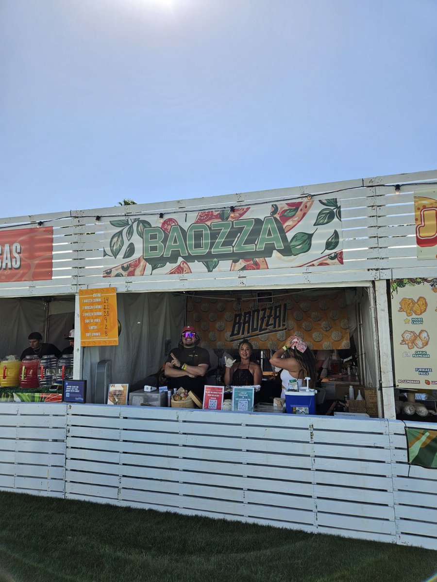 EatBaozza's tweet photo. #Coachella2024 https://t.co/RWwyMKUnhO