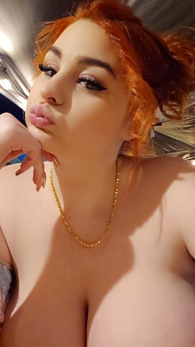 2 pic. Can I wear this top when we go out? ? https://t.co/90IASOudyV