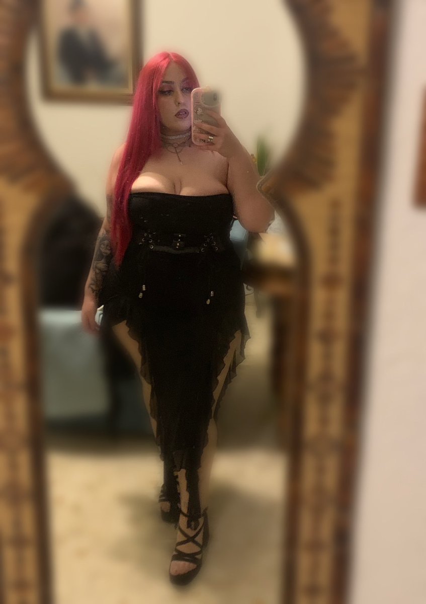 aliiengirl's tweet photo. Increíble como las personas que más quieres te pueden llegar a decepcionar tanto… en fin, la ignorancia, que es lo que más duele y de paso pongo unas fotitos mías de hoy que estoy bien reina y la quesoo 💅🏻✨ https://t.co/wI4tZiEpDs