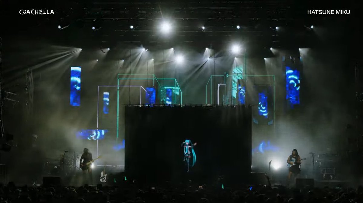 THE GLASS SCREEN ISNT AT COACHELLA‼️‼️‼️ I REPEAT THE GLASS SCREEN IS NOT AT COACHELLA