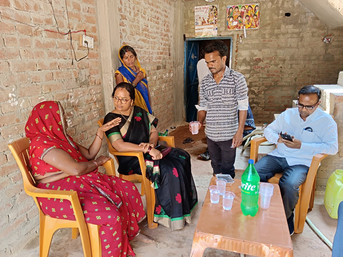 kavithapasi's tweet image. अमहा भरवारी में श्री अशोक कुमार पटेल जी के सुपुत्र के #तिलकोंत्सव कार्यक्रम के उपरांत आज उनके आवास पर पहुँचकर परिजनों से मिलकर बधाई एवं शुभकामनाएं दीं।

#Manglik #Amha #Bharwari #nagarpalika