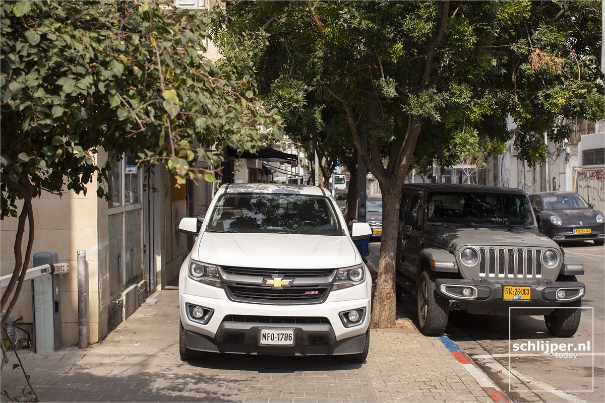 Where: Tel Aviv, HaGdud Haivri When: 07 04 2024 10:08 What: #carsTLV #jayparking
