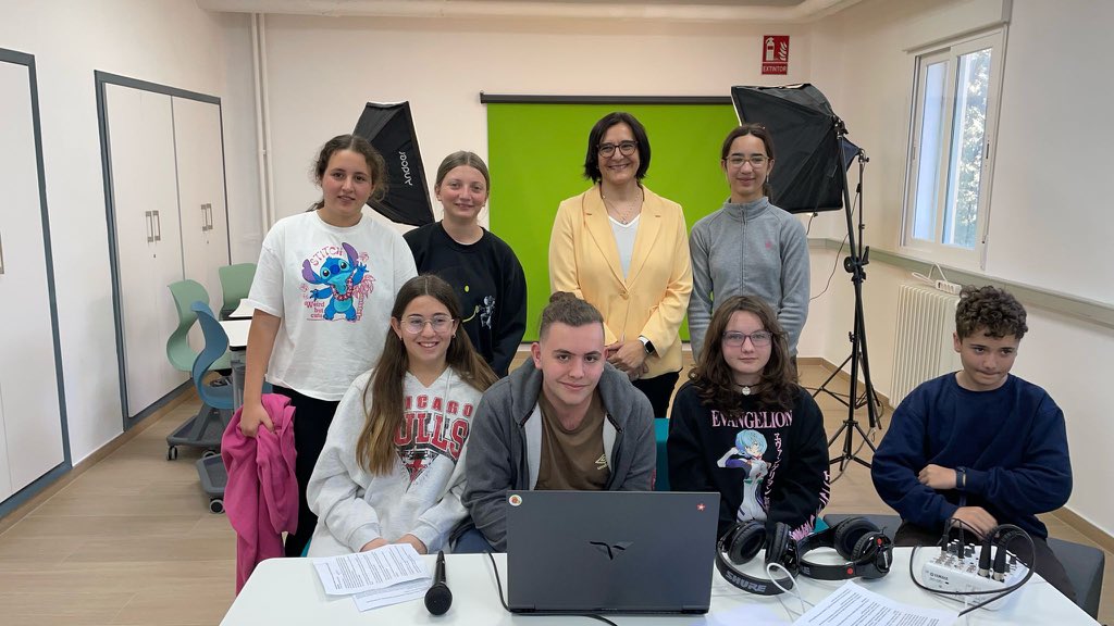 El IES Emilio Muñoz de Cogollos Vega (Granada) inaugura el Aula Ateca

La Junta de Andalucía <a href="/EducaAnd/">Consejería Desarrollo Educativo y FP</a> ha impulsado 36 Aulas de Tecnología Aplicada en la provincia de #Granada 

europapress.es/andalucia/educ…