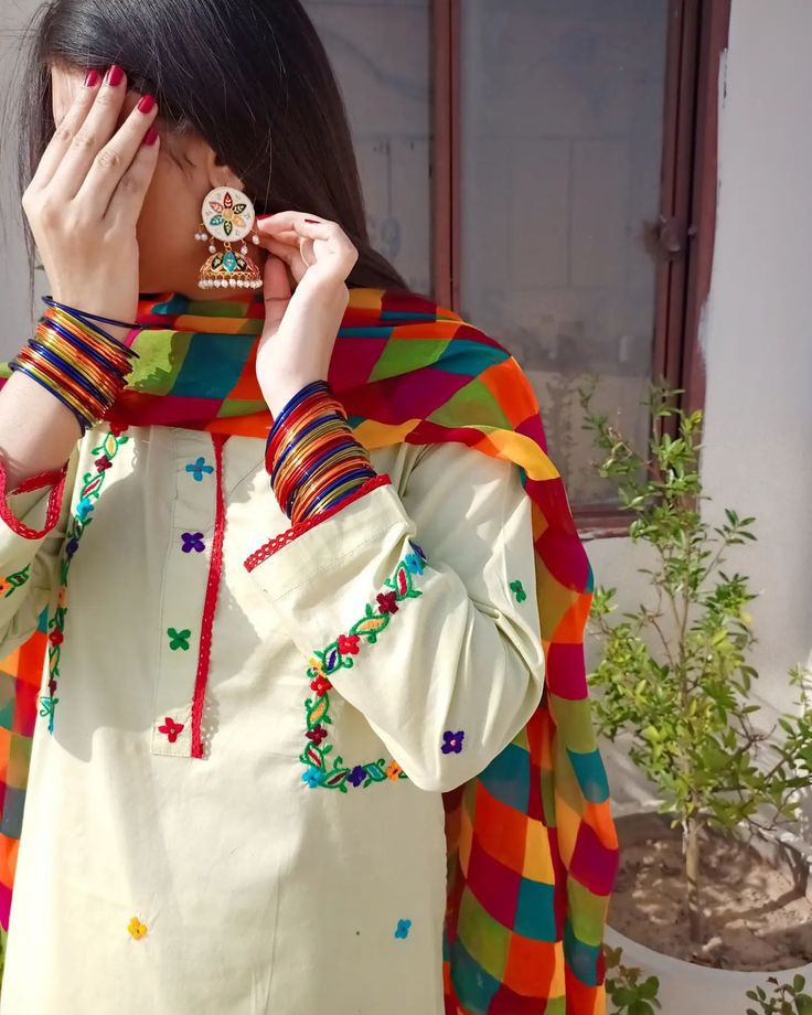 ٹیچر کل سکول کیوں نہیں آئے تھے سٹوڈنٹ بیمار تھا۔۔ ٹیچر کل دوائیوں والی پرچی لانا سٹوڈنٹ میں نے دم کروایا تھا😃😃😃😃