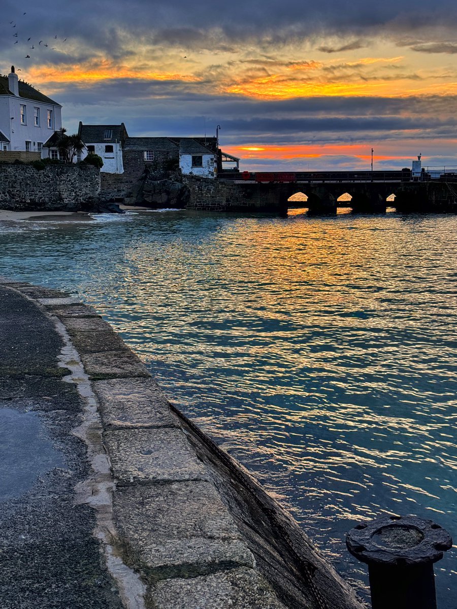 Harbour dawn sky. #cornwall #kernow #lovecornwall #uk #explorecornwall #cornishcoast #sea #ocean #visitcornwall #stives #stivescornwall #sky #marine #sunrise #cloud #pier #fishing #cloudporn #dawn #spring #harbour #kernowfornia #boat #bird #beach #reflection @beauty_cornwall