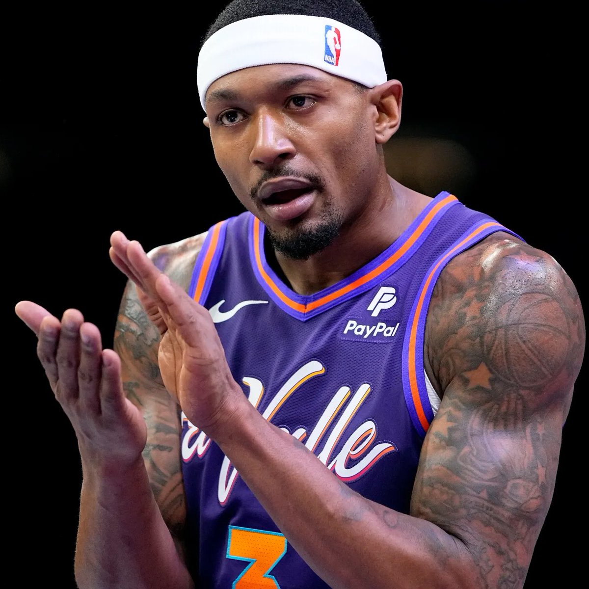 LegionHoops's tweet image. Bradley Beal just played lockdown defense on De’Aaron Fox in one of the most pivotal games of the season.

He deserves his flowers tonight.