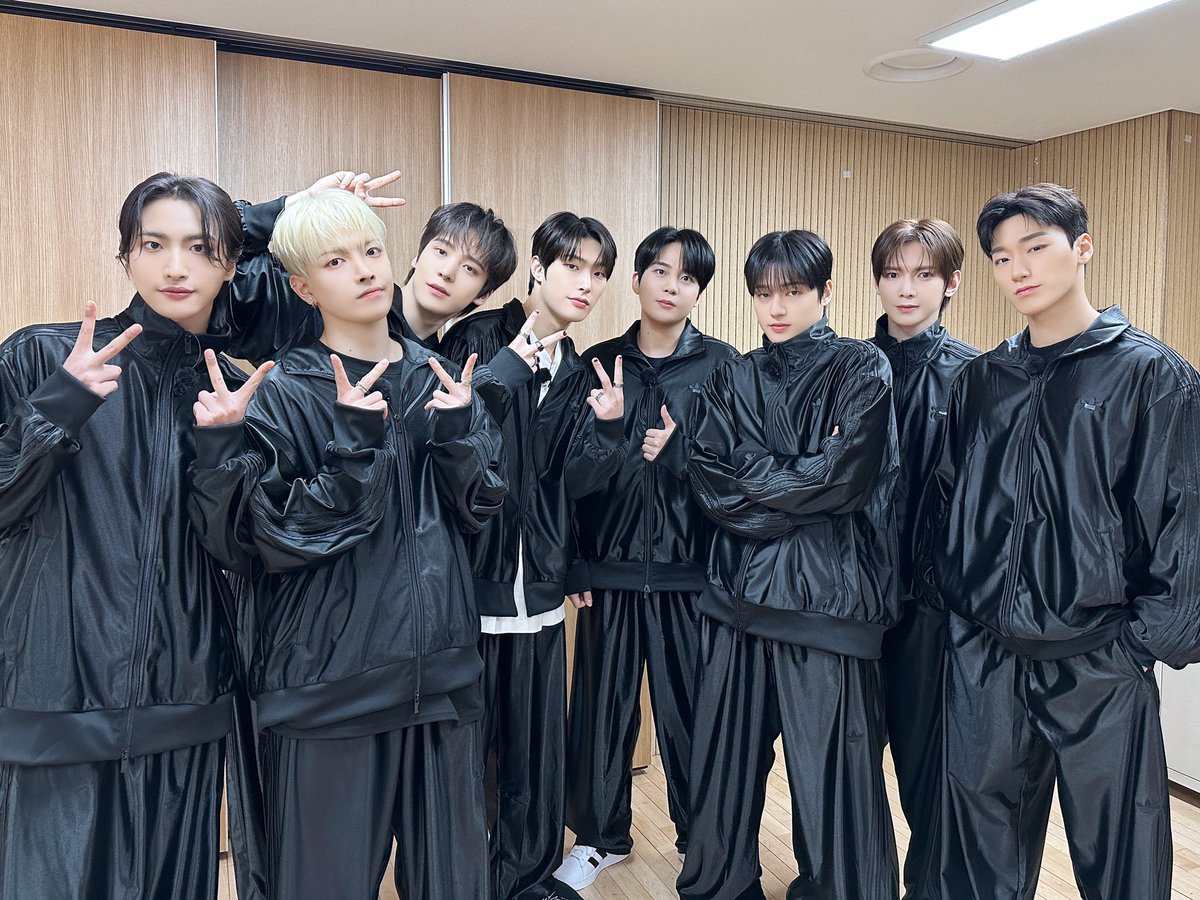 atinyss's tweet photo. ESTOY TAN ORGULLOSA DE USTEDES
MY ATEEZ ♥️ 
PIRATE KINGS OF SAHARA
#ATEEZBreaksCOACHELLA 
#코첼라에_닿은_에이티즈의_항해 #Coachella  #ATEEZ https://t.co/B0ZabRBF3u