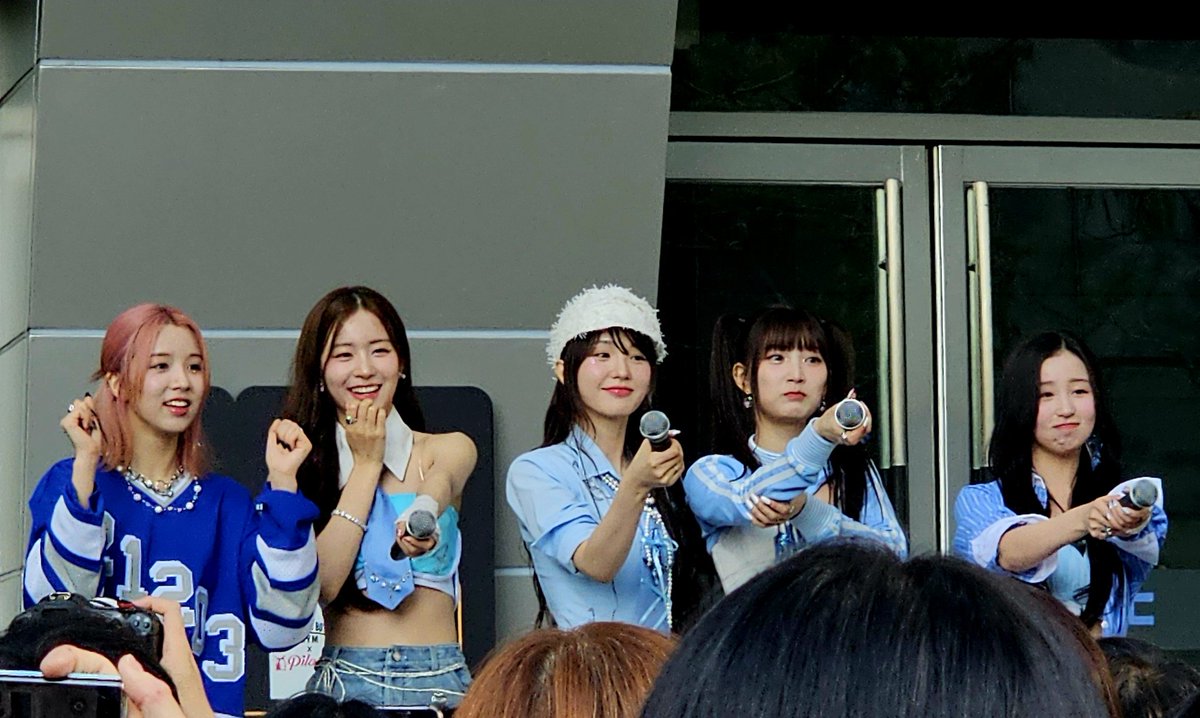 mgsreayo's tweet photo. I'm glad I could finally get to my first broadcast for Wooah today.  I loved that the song is called blush and they gifted us blush😊 
#WOOAH #우아
#BLUSH https://t.co/GEBiOErdM0