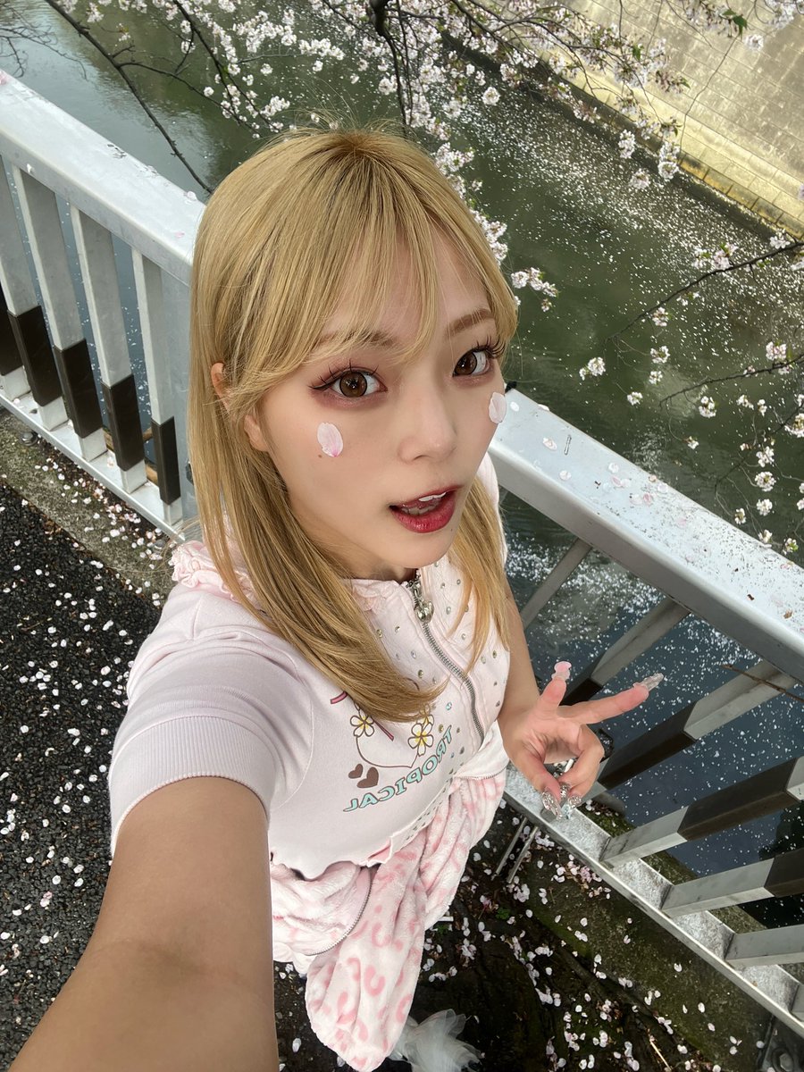 昨日23歳になったよ〜〜！🩷🩷🩷 苦しい時こそ大笑いできちゃうような