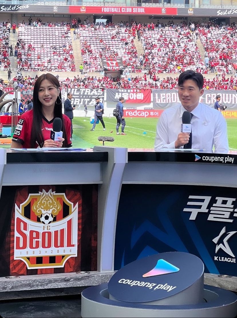 Apink's Oh Hayoung is a special commentator for FC Seoul in K League through Coupang Play today 🥅 ⚽️