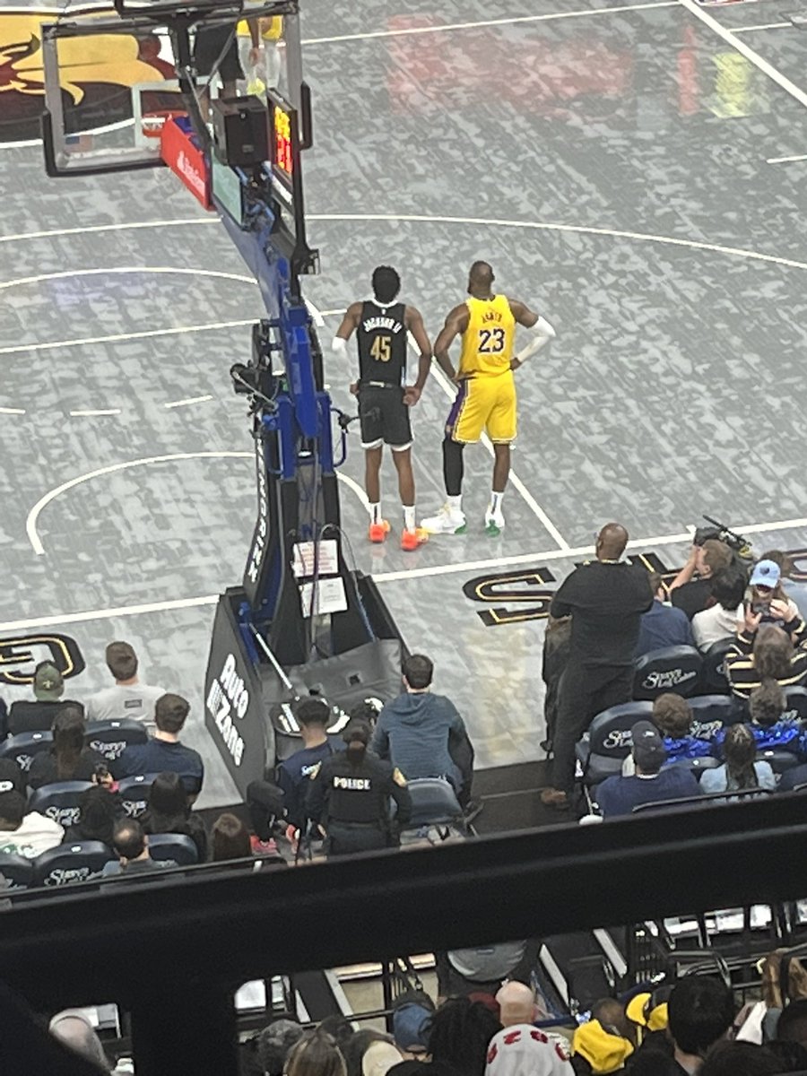 Had a blast with this crew at the Grizzlies Lakers game!