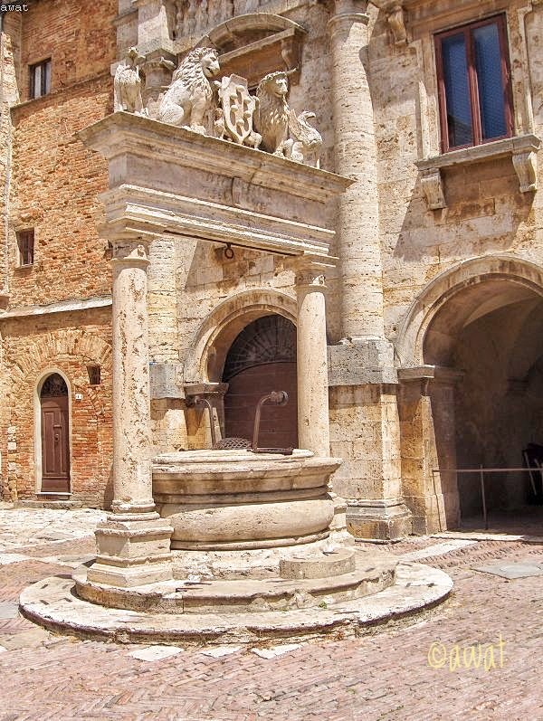 #arte #art
#photography
#photo #foto
#fotografia
#BeautyFromItaly

Montepulciano (Siena)
Il Pozzo dei Grifi e dei Leoni

Il pozzo fu disegnato da Antonio da Sangallo il Vecchio.
Al centro dell'architrave del pozzo, lo stemma dei Medici.