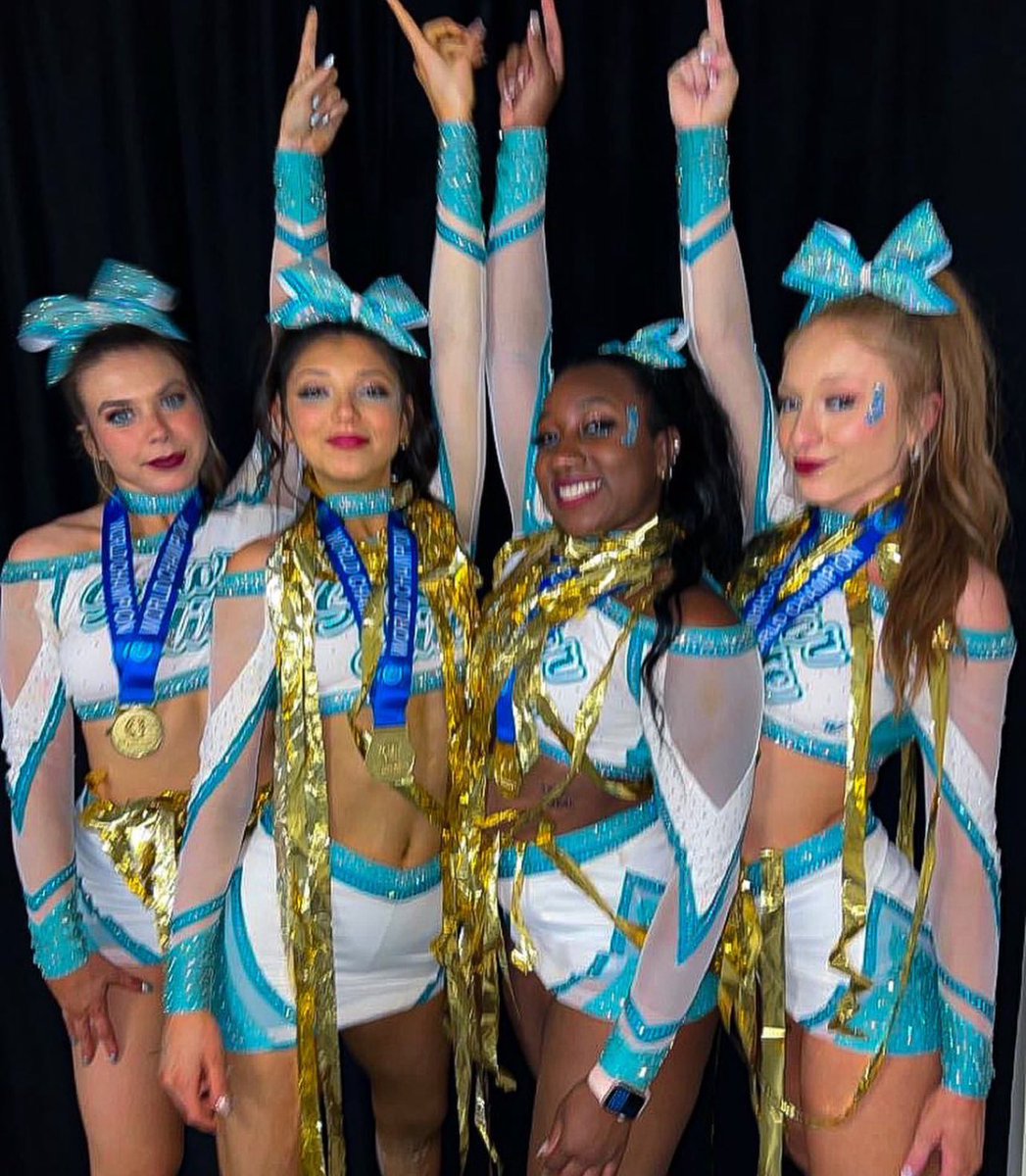 HAPPY SENIOR ELITE DAY TO THOSE WHO CELEBRATE 🩵