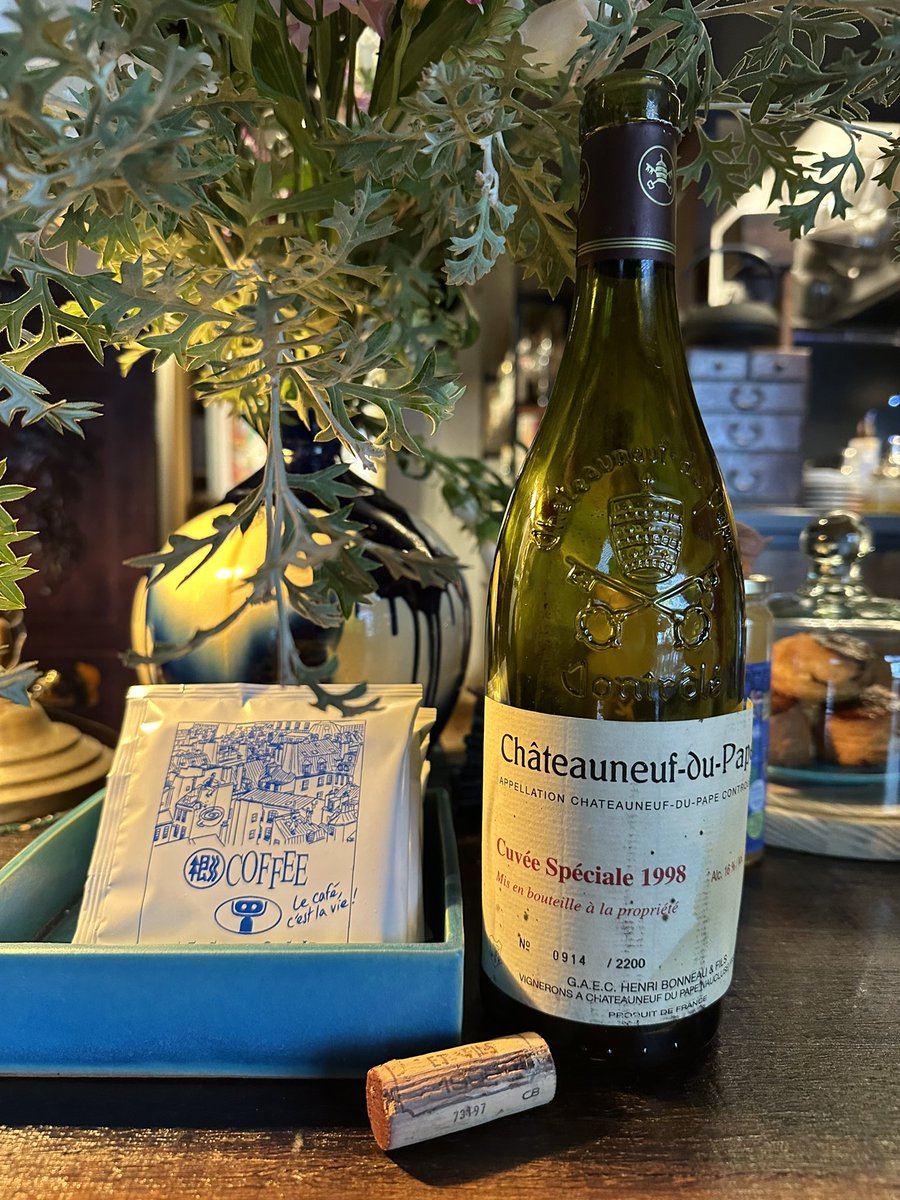 Henri Bonneau CDP Cuvee Speciale 1998
美飲倶楽部
フレンチモンスター
#henribonneau 
#chateauneufdupape 
#frenchmonstar
#フレンチモンスター
#美飲倶楽部
今日は早い時間帯満席ですが
21時以降は席ご案内できます。
小さな空間ですのでご予約いただけたら嬉しいです。