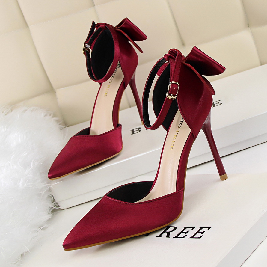 A pair of exquisite high heels, let your temperament more outstanding, become the focus of the audience.👠💞 #ADIFFU #adiffushop #highheels #highheeledshoes #womenshoes #fashionshoes #fashionstyle #pump #ootd #OotdStyle