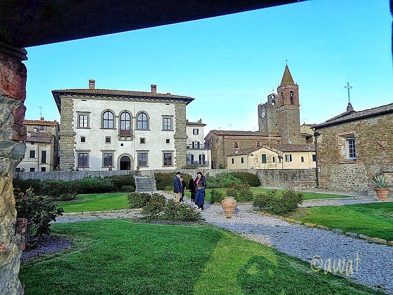 #arte #art
#photography
#photo #foto
#fotografia
#BeautyFromItaly

Monte San Savino (Arezzo)
Palazzo Del Monte

L' edificio in stile rinascimentale risale agli anni 1515/7 su progetto di Antonio da Sangallo il Vecchio.