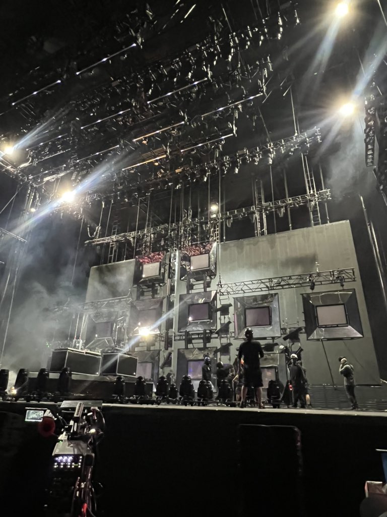 GatorAndrew's tweet photo. Justice is definitely not starting on time, they’re still trying to get the lighting up with one minute till showtime. 
#COACHELLA https://t.co/Y8xCP03iaH