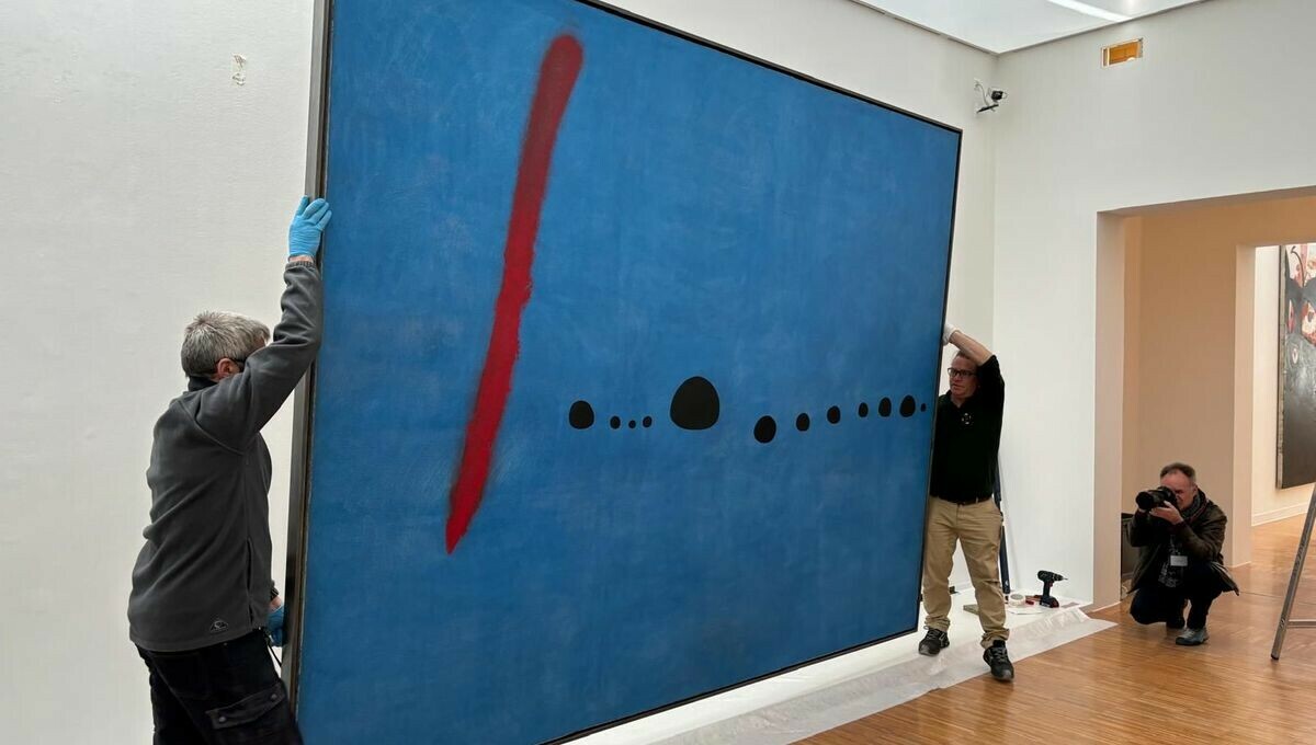 ici_isere's tweet photo. PHOTOS - L'accrochage d'une œuvre contemporaine emblématique : les trois "Bleu" de Joan Miro au musée de Grenoble
➡️ https://t.co/5aXVv1h6zT https://t.co/ehPiOhm06N