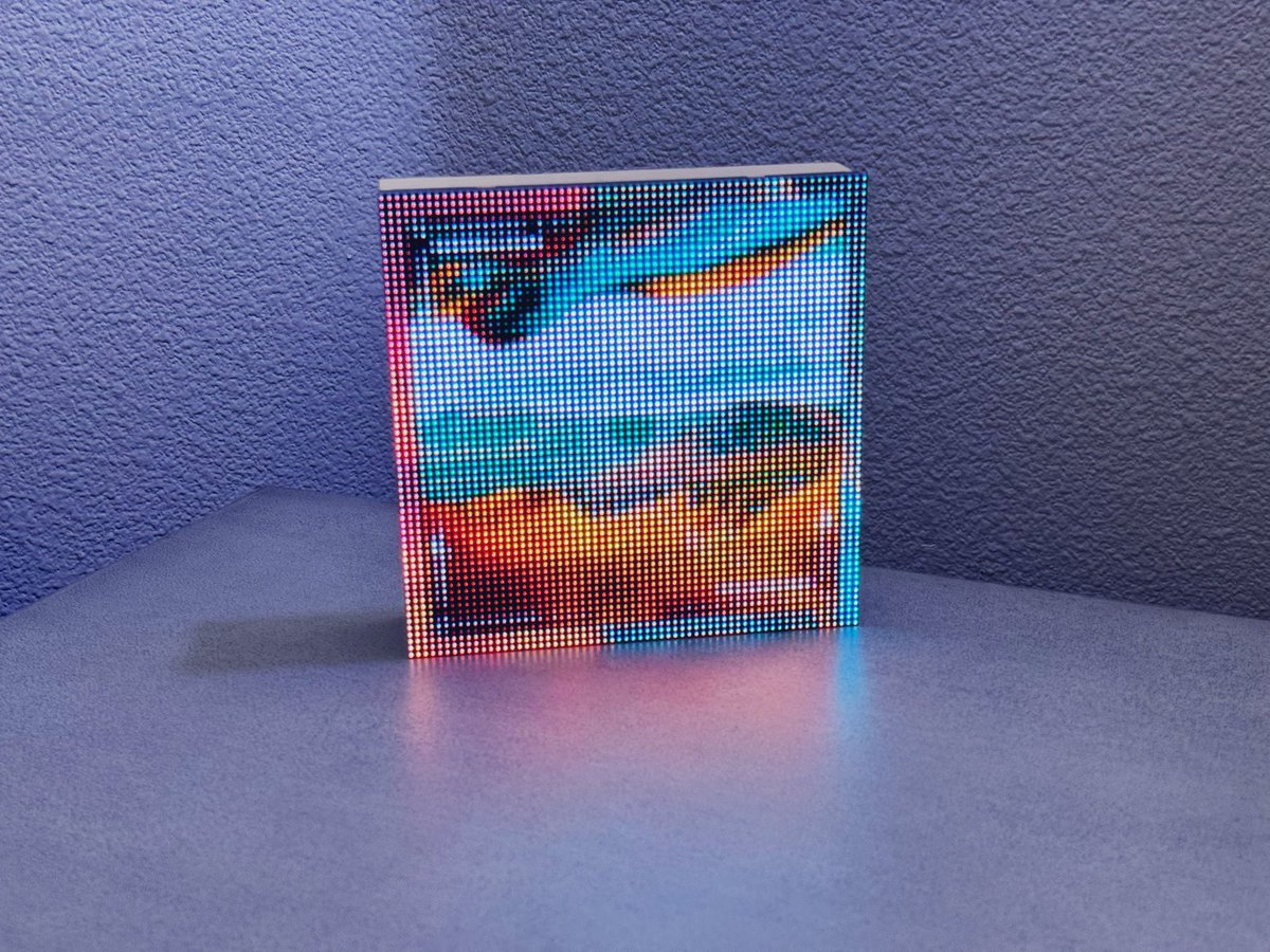 Great touch in the living room with the Tuneshine! Syncs to automatically show Sonos album art.

Feature request for <a href="/tobobo/">Tobias | Tuneshine</a>: can we have a clock on idle?