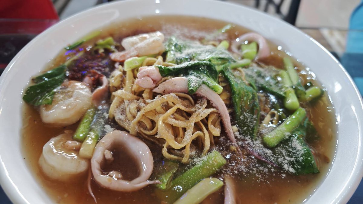 .

ราดหน้าเส้นใหญ่ทะเล : Wide Rice Noodles with Seafood in Gravy Sauce 

#ก๋วยเตี๋ยว #noodle  #delicious #life #deliciousfood #seafood #foodstylist #foodoftheday #Pictureoftheday #Photooftheday  #photo #foodphotographer #foodphotography #huawei #huaweimate20x #thaifood #thailand