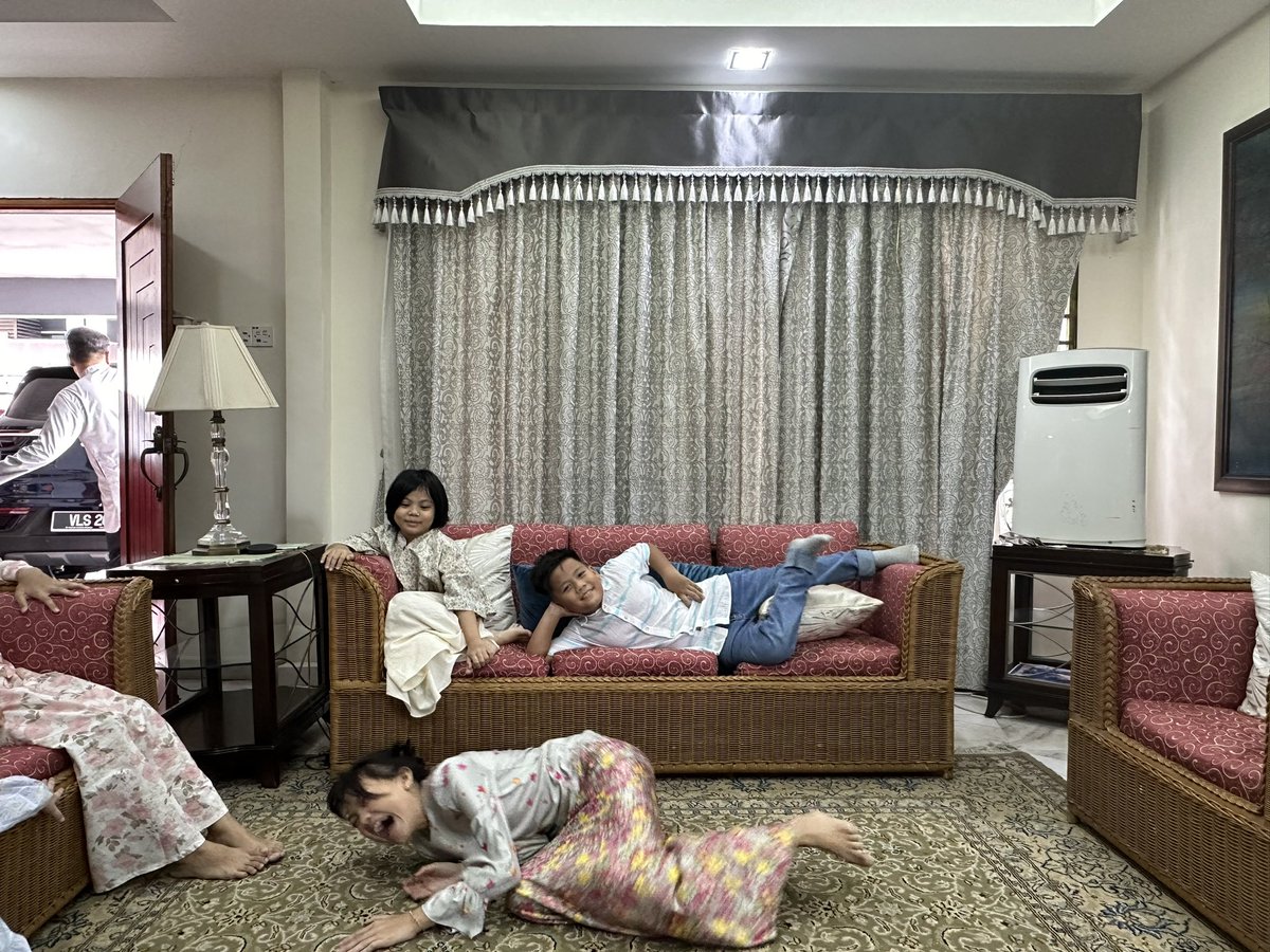 spacemanAmir's tweet photo. Getting kids to stand still and pose for the camera is like containing a tornado. I call them the Dizzy Devils #kids #celebration #drama https://t.co/JiSlJfFOrH