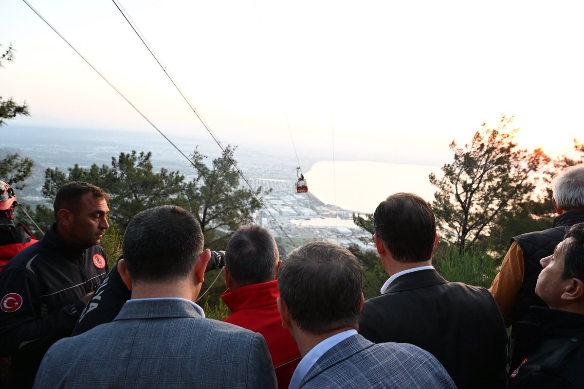 Antalya Konyaaltı'nda meydana gelen teleferik kazasında hayatını kaybeden vatandaşımıza Allah’tan rahmet, yaralı vatandaşlarımıza acil şifalar diliyorum. Yerel yönetimlerimizin bünyesindeki arama kurtarma ekipleri mahsur kalan vatandaşlarımızı kurtarmaya yönelik çalışmaları…