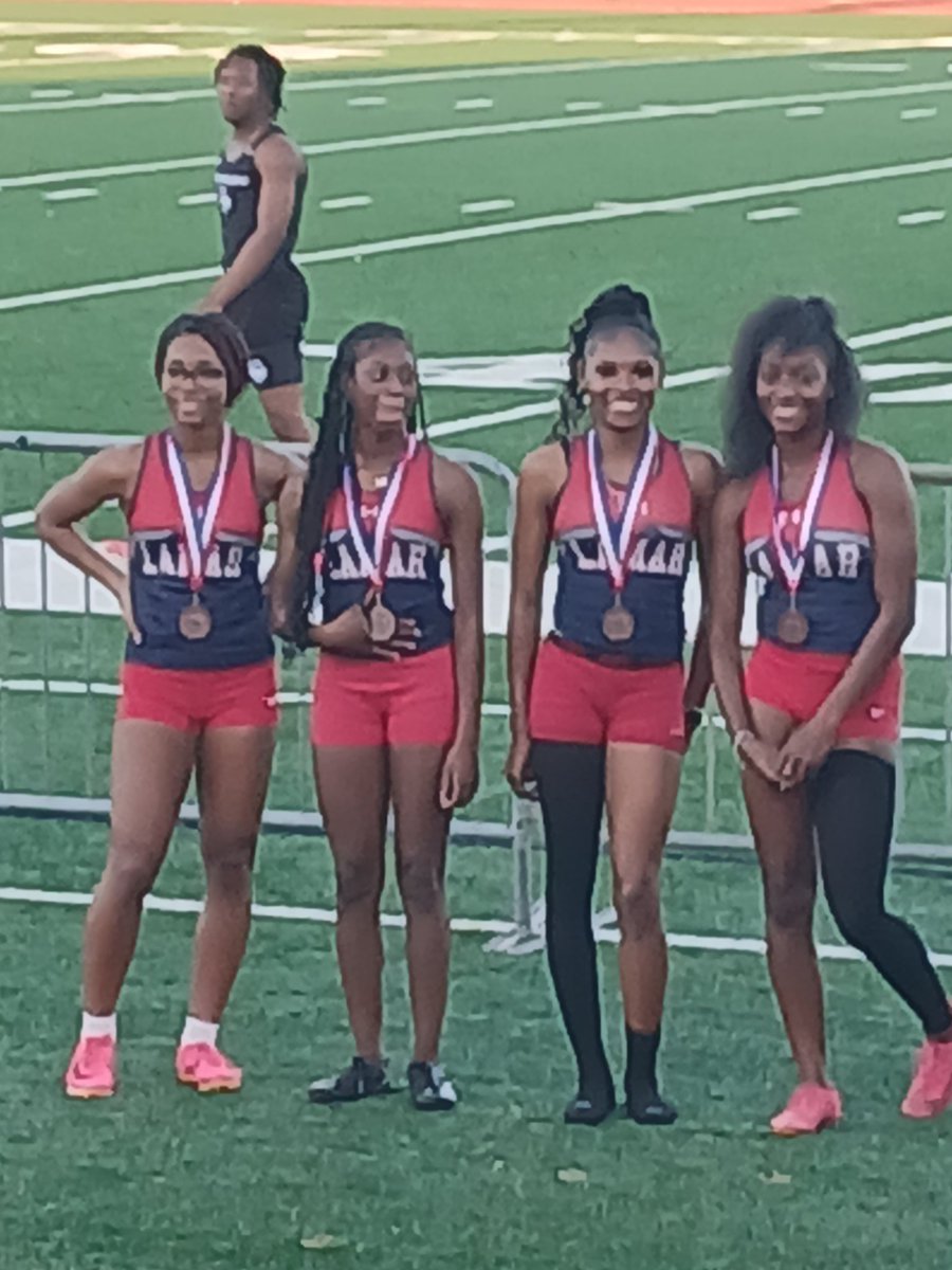 Congratulations, 2Us! Lamar 2x400 Relay! Qualified for the Rwgional Meet.See you next week