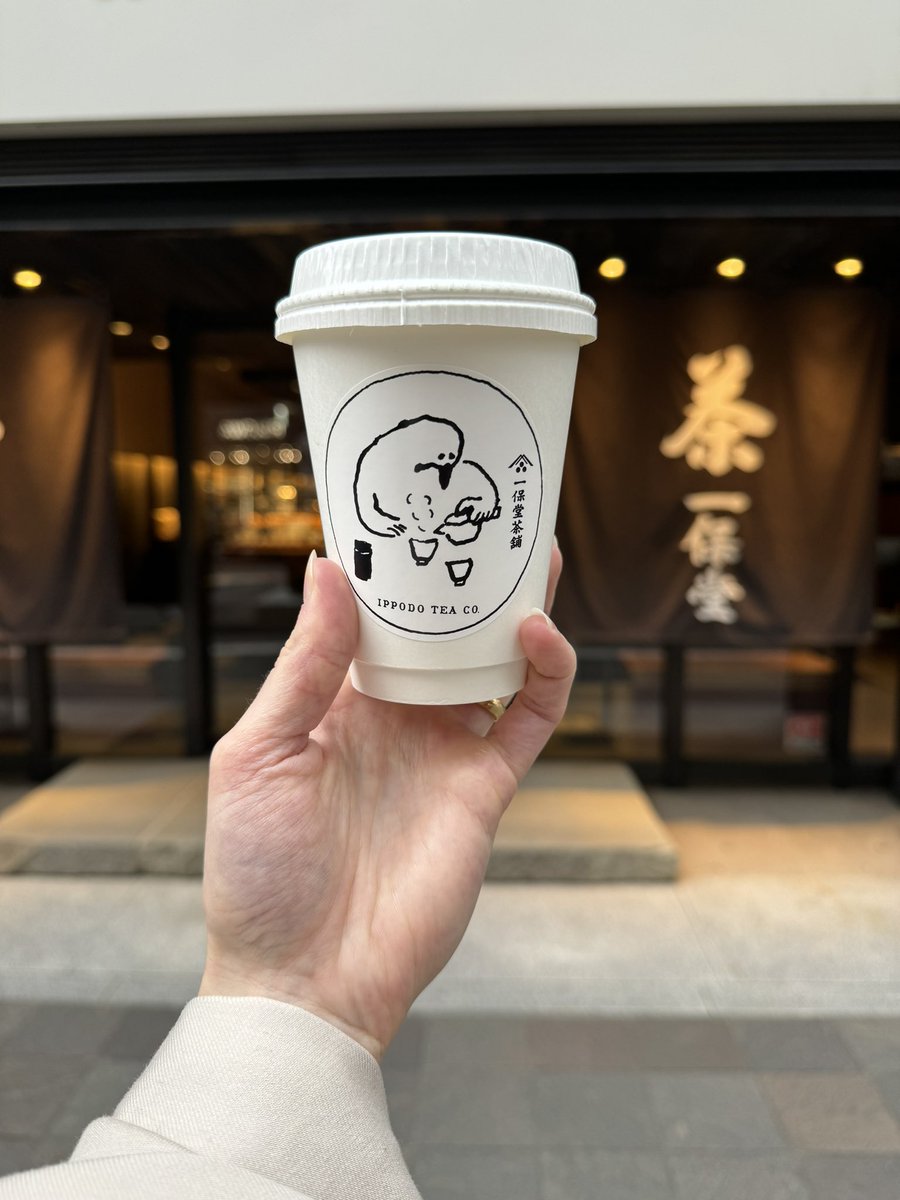 tastingisland's tweet photo. Iced Matcha to go 🥤
Strolling through Tokyo on this beautiful, sunny, warm day ☀️

📍Ippodo Tea Tokyo Marunouchi

#tokyo #tokyostation #ippodo #ippodotea #icedmatcha #matcha #togo #chiyoda #chiyodaku #japan #japanesematcha #japanesefood #japaneseculture #japanlife #japantrip https://t.co/lRbwwrlblH